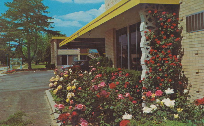 Golden Link Lodge - Old Postcard
